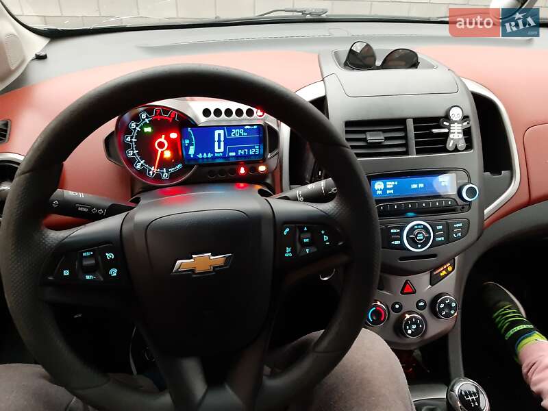 Седан Chevrolet Aveo 2011 в Києві