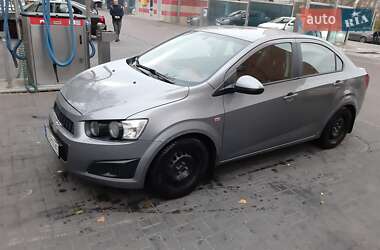 Седан Chevrolet Aveo 2011 в Києві