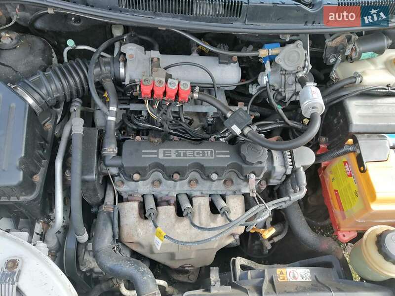 Седан Chevrolet Aveo 2005 в Новых Санжарах
