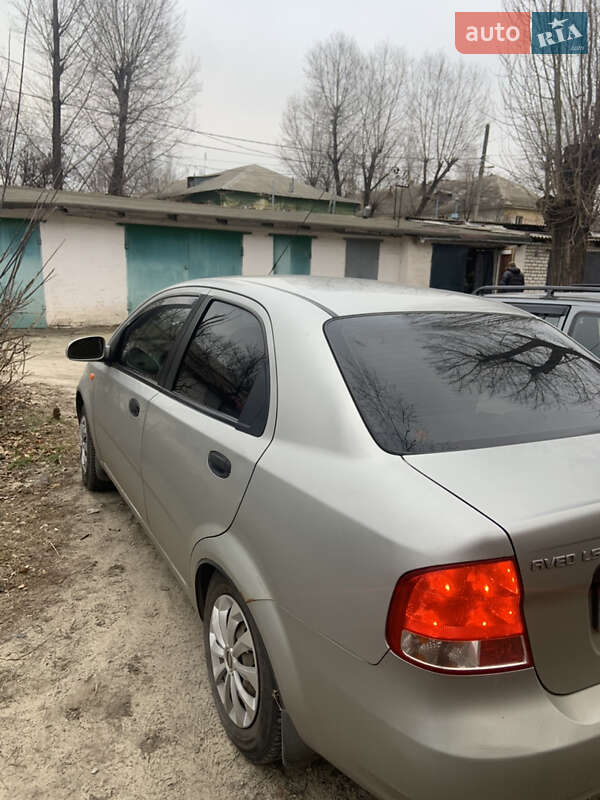 Седан Chevrolet Aveo 2005 в Днепре