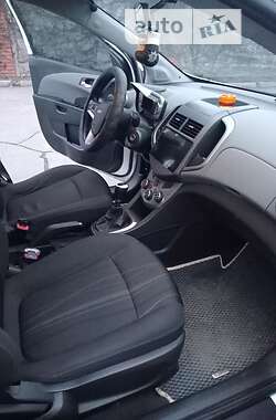 Седан Chevrolet Aveo 2012 в Кривом Роге