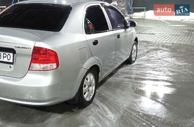 Седан Chevrolet Aveo 2004 в Днепре