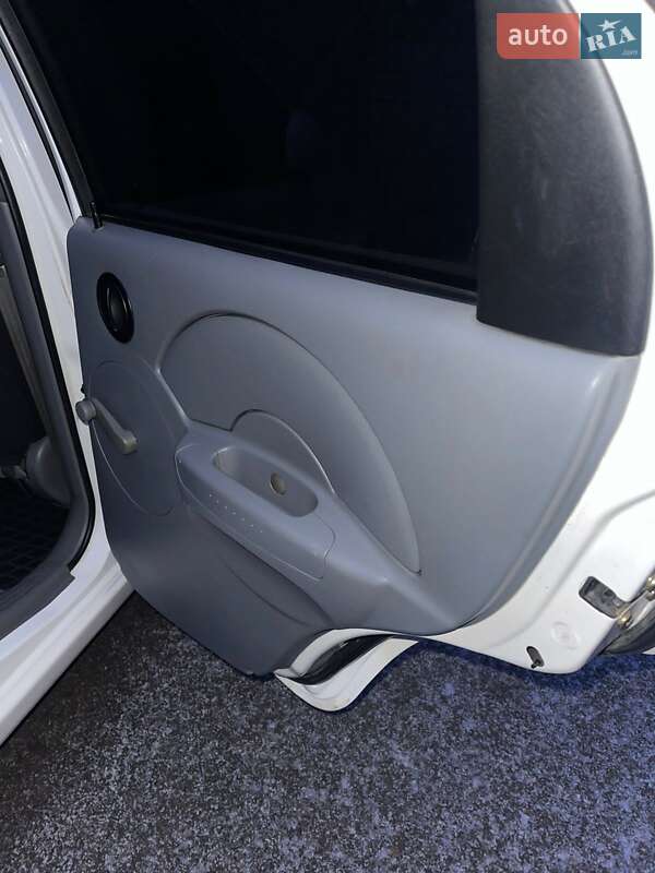 Седан Chevrolet Aveo 2005 в Кривому Розі