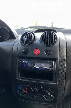 Хэтчбек Chevrolet Aveo 2007 в 