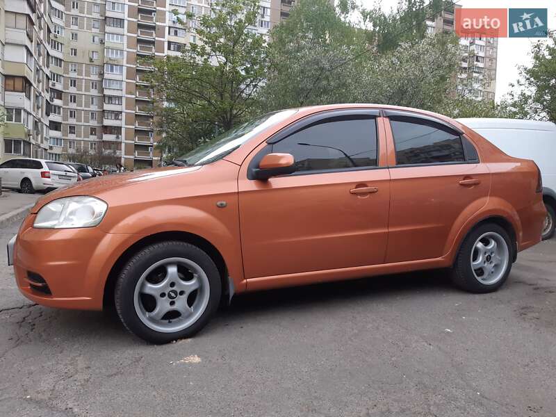 Седан Chevrolet Aveo 2006 в Киеве