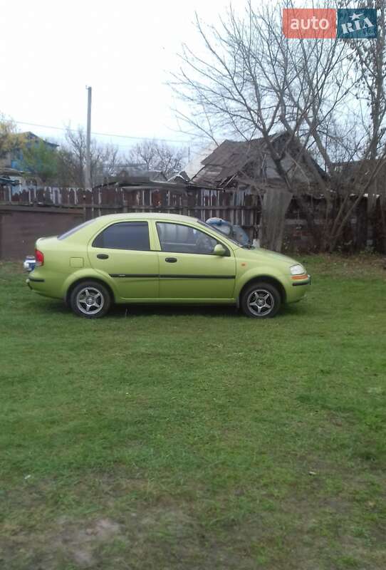 Седан Chevrolet Aveo 2004 в Киеве