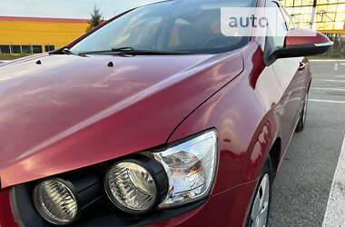 Седан Chevrolet Aveo 2013 в Черновцах