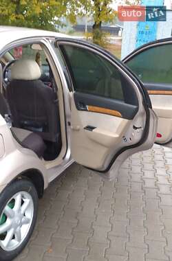 Седан Chevrolet Aveo 2008 в Черновцах