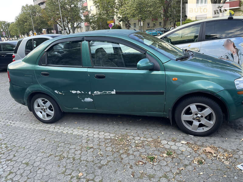 Седан Chevrolet Aveo 2004 в Львове