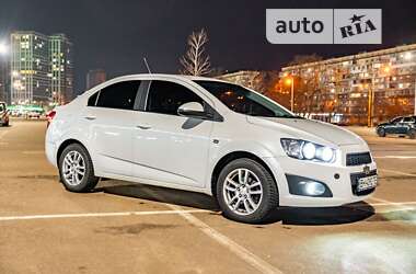 Седан Chevrolet Aveo 2013 в Києві