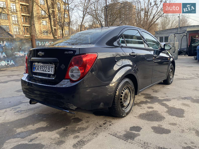 Седан Chevrolet Aveo 2014 в Киеве