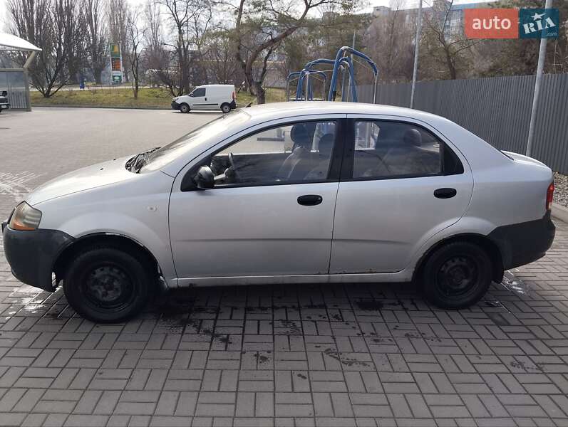 Седан Chevrolet Aveo 2005 в Днепре
