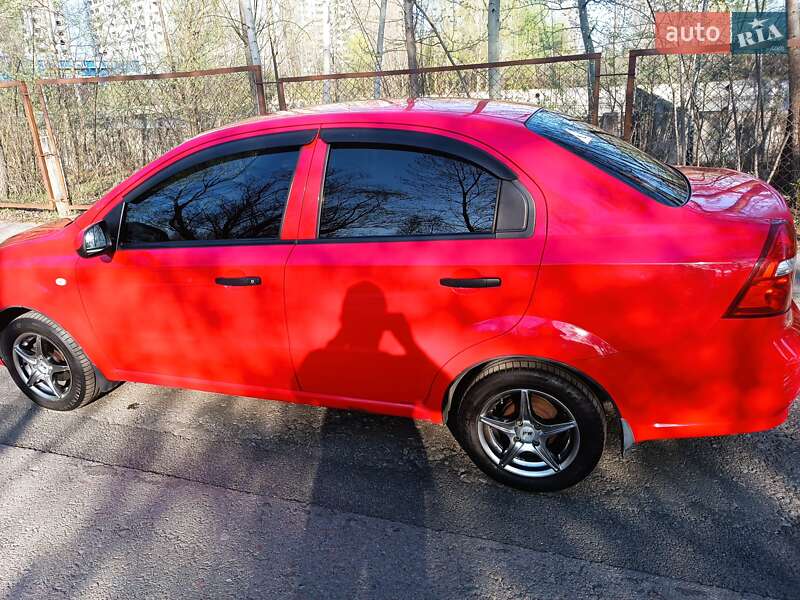 Седан Chevrolet Aveo 2006 в Києві