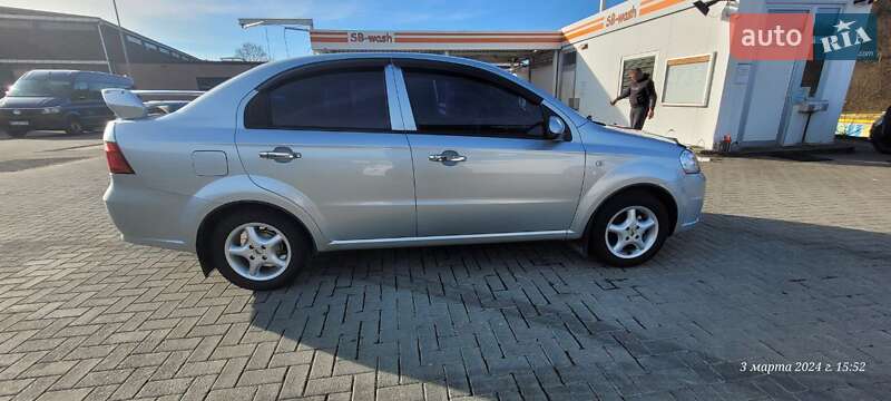 Седан Chevrolet Aveo 2011 в Львове
