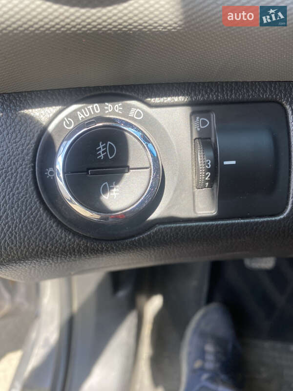 Хэтчбек Chevrolet Aveo 2012 в Лысянке