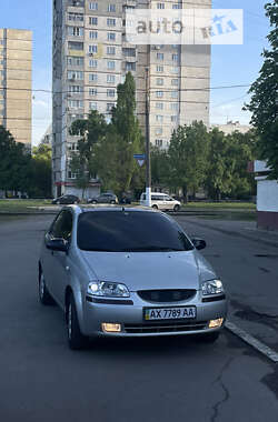 Седан Chevrolet Aveo 2005 в Харькове