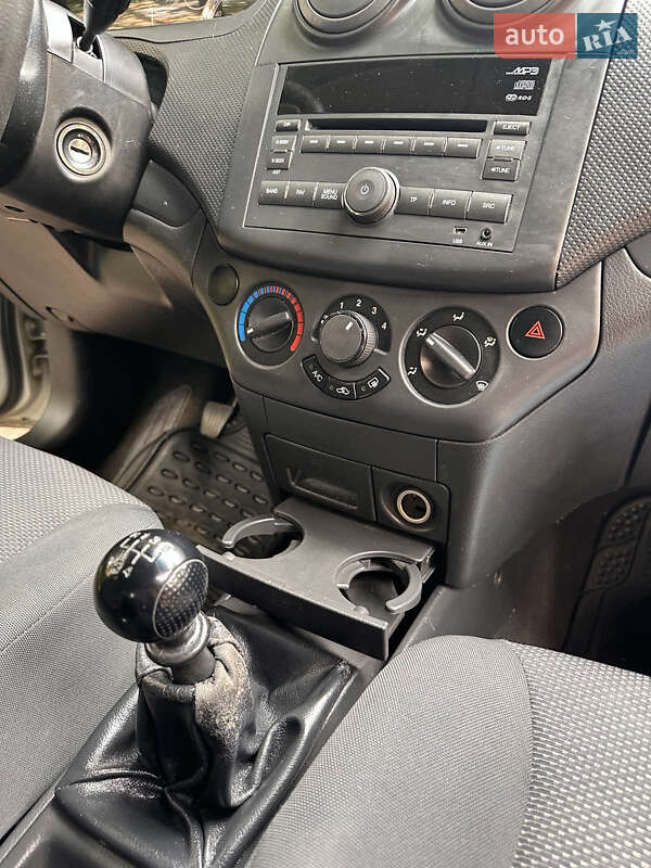 Хетчбек Chevrolet Aveo 2012 в Ужгороді