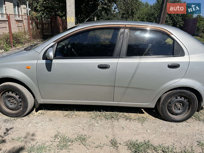 Седан Chevrolet Aveo 2005 в Синельниково