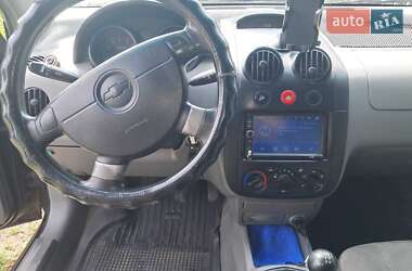 Хэтчбек Chevrolet Aveo 2004 в 