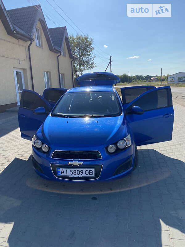 Хетчбек Chevrolet Aveo 2011 в 