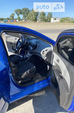 Хетчбек Chevrolet Aveo 2011 в 