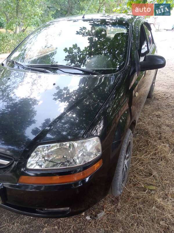 Седан Chevrolet Aveo 2004 в Николаеве