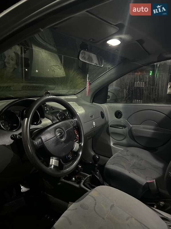 Хэтчбек Chevrolet Aveo 2005 в Виноградове