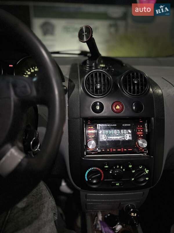 Хэтчбек Chevrolet Aveo 2005 в Виноградове
