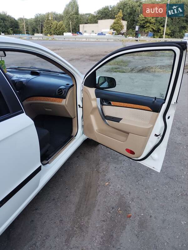 Седан Chevrolet Aveo 2008 в Умани