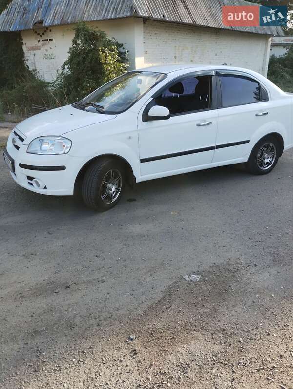 Седан Chevrolet Aveo 2008 в Умани