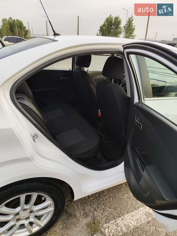 Седан Chevrolet Aveo 2013 в Киеве