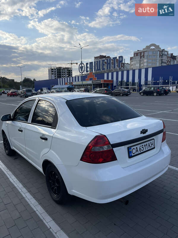 Седан Chevrolet Aveo 2006 в Умани