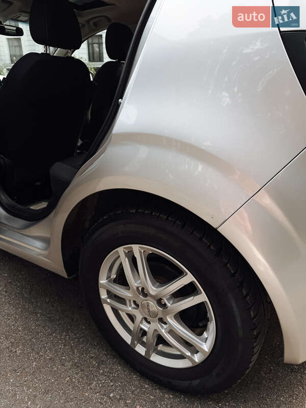 Хэтчбек Chevrolet Aveo 2011 в Черновцах