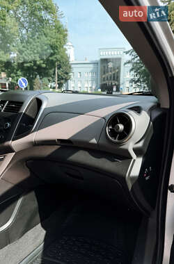 Хэтчбек Chevrolet Aveo 2011 в 