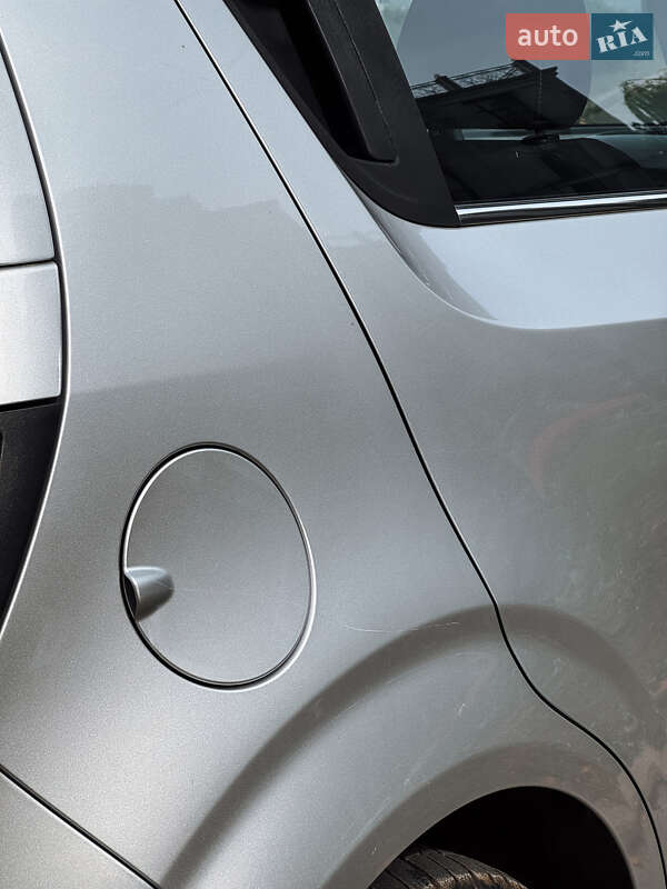 Хэтчбек Chevrolet Aveo 2011 в Черновцах