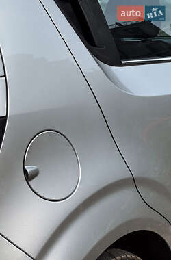 Хэтчбек Chevrolet Aveo 2011 в 