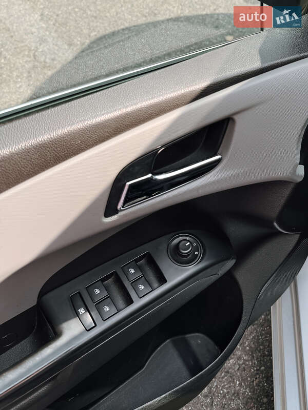 Хэтчбек Chevrolet Aveo 2011 в Черновцах