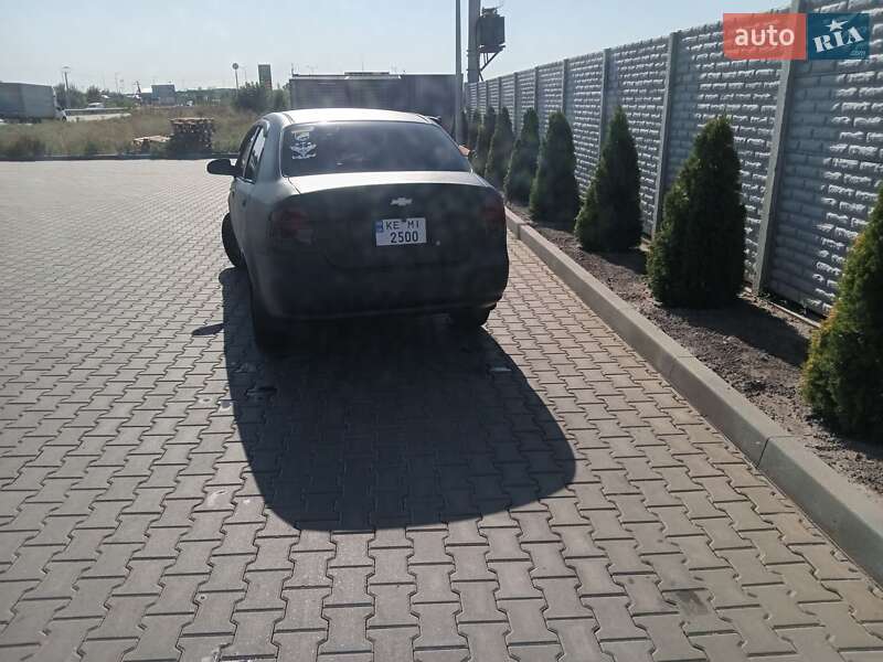 Седан Chevrolet Aveo 2005 в Днепре
