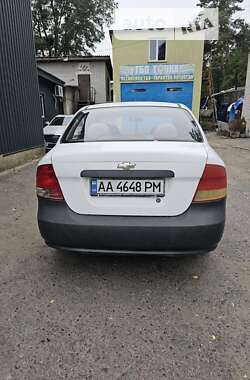 Седан Chevrolet Aveo 2004 в Киеве