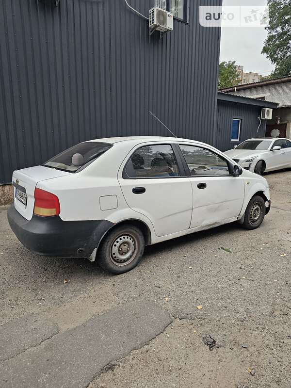 Седан Chevrolet Aveo 2004 в Киеве