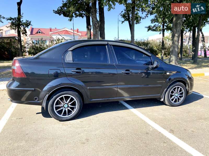Седан Chevrolet Aveo 2006 в Киеве
