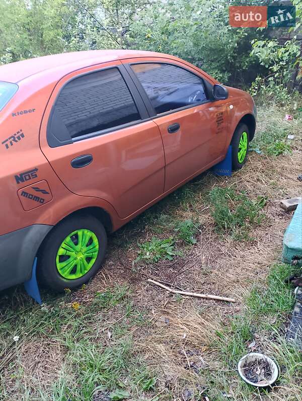 Седан Chevrolet Aveo 2005 в Киеве
