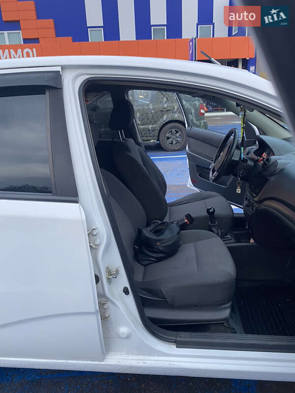 Хэтчбек Chevrolet Aveo 2010 в Житомире