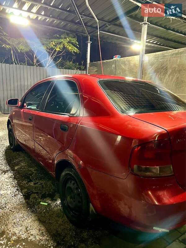 Седан Chevrolet Aveo 2004 в Днепре