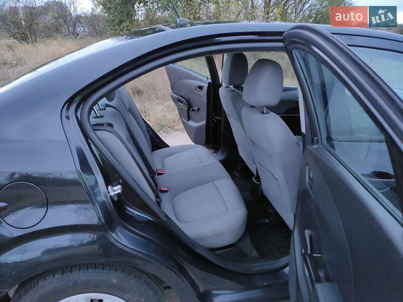 Седан Chevrolet Aveo 2012 в Чернигове
