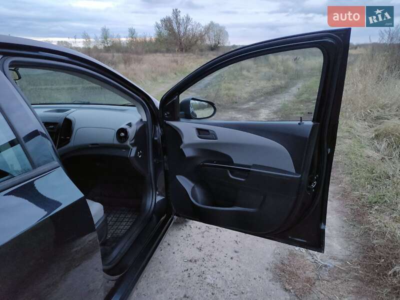 Седан Chevrolet Aveo 2012 в Чернигове