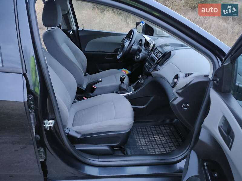 Седан Chevrolet Aveo 2012 в Чернигове