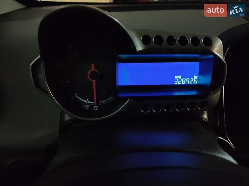 Седан Chevrolet Aveo 2012 в Чернигове