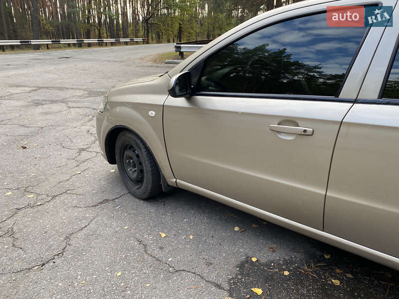 Седан Chevrolet Aveo 2007 в Краснограді