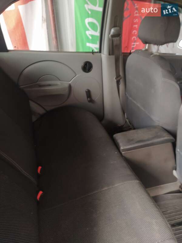 Седан Chevrolet Aveo 2004 в Оболони